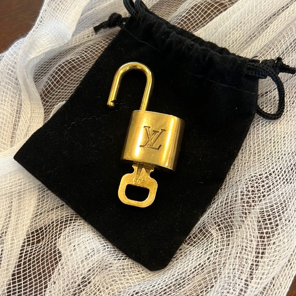 Authentic Louis Vuitton Lock & Key (Brass) #305 - Picture 6 of 6